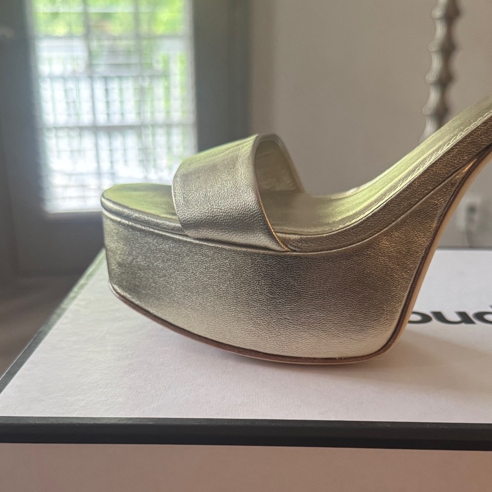 🔥Larroude Metallic Gold Platform Block Heel Sandal with Ankle Strap🔥Sz 10 BNIB - Picture 8 of 16